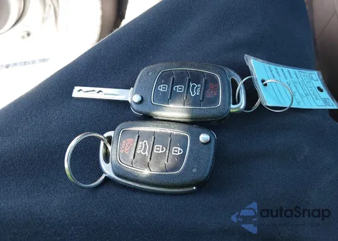 2018 Hyundai Santa Fe Sport 2.4L z USA, uszkodzony, nr VIN 5XYZT3LB7JG556833